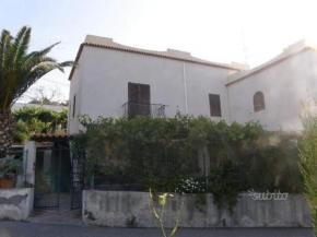 Hotels in Leni